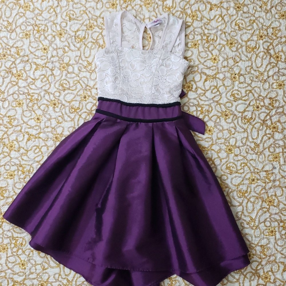 🌺BEAUTIFUL purple and white dress.